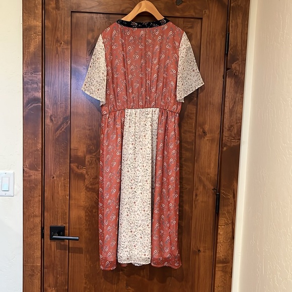 Roolee floral dress size medium - Picture 4 of 6